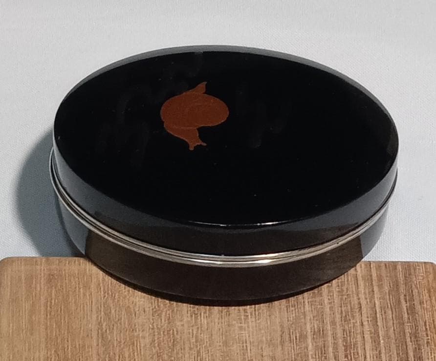 茶道具　蒔絵師　西條一斎作　黒漆塗蝸牛蒔絵錫縁香合　　尋牛斎花押入　美品！！