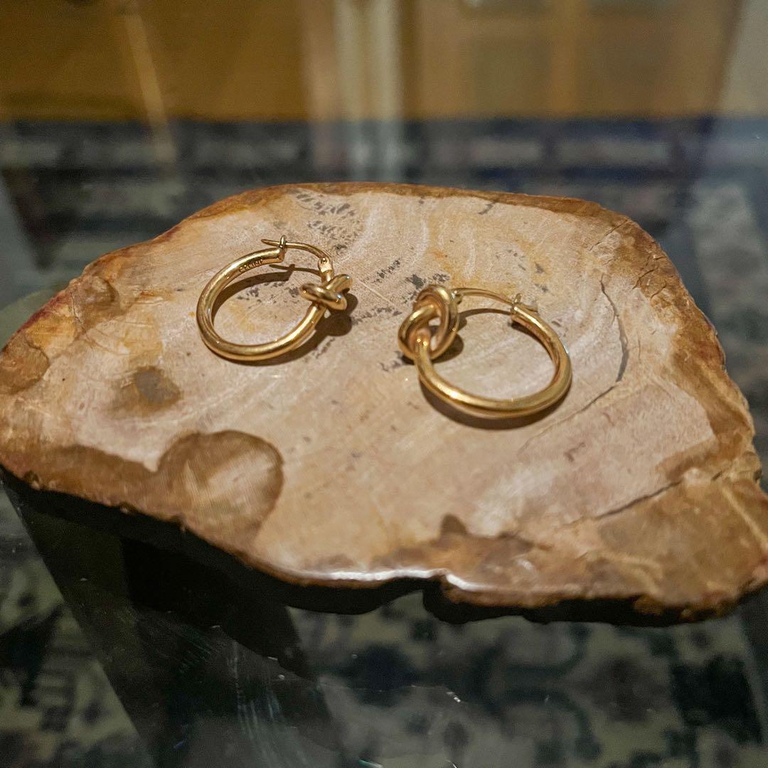 美品 CELINE セリーヌ ノット スモールフープ ピアス 定価¥69,300