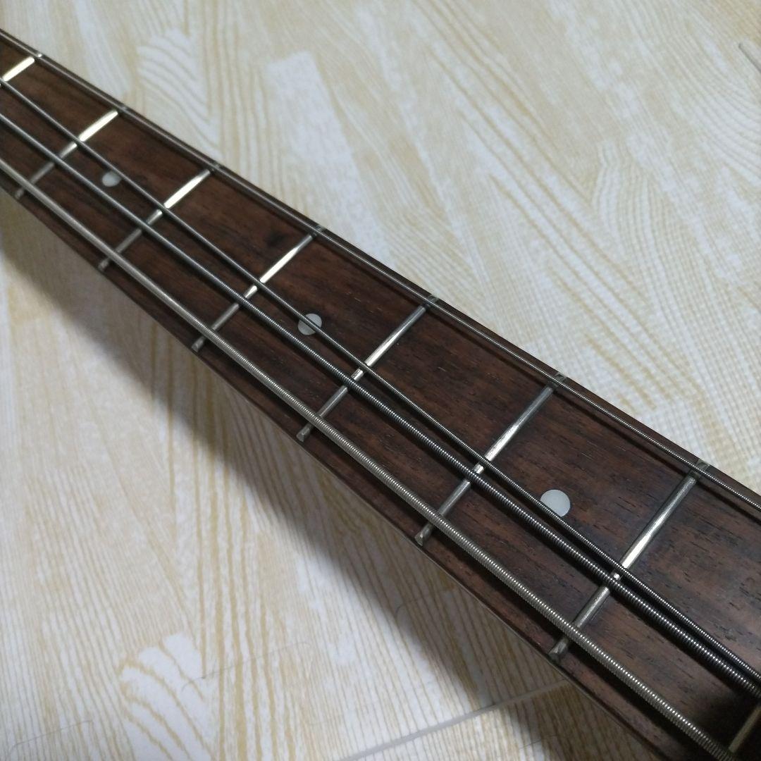 プレッションスタイル　サンバースト 4弦エレキベース