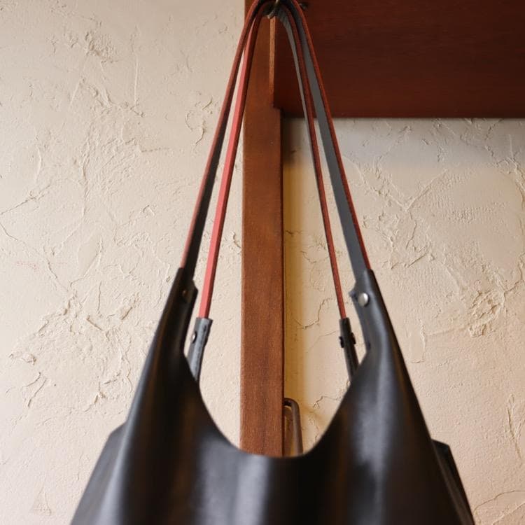 ミィ 肩に沿う本革 赤ショルダートート｜軽量・大容量 No.2125