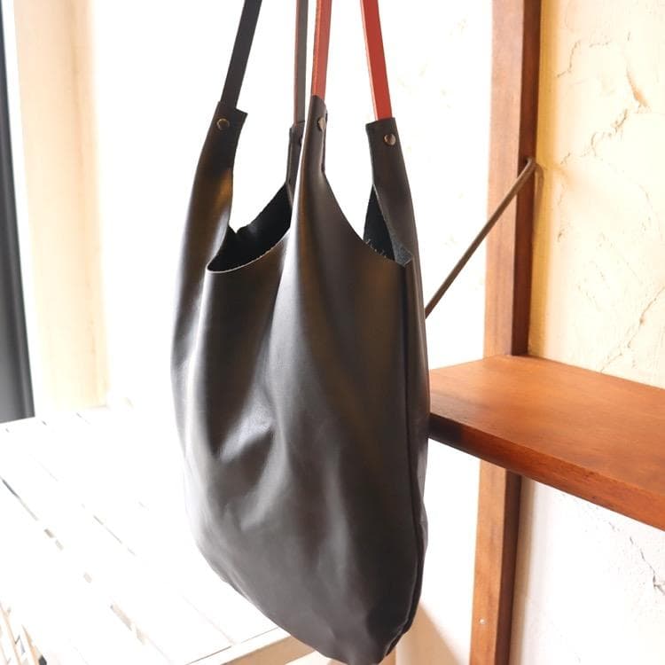 ミィ 肩に沿う本革 赤ショルダートート｜軽量・大容量 No.2125