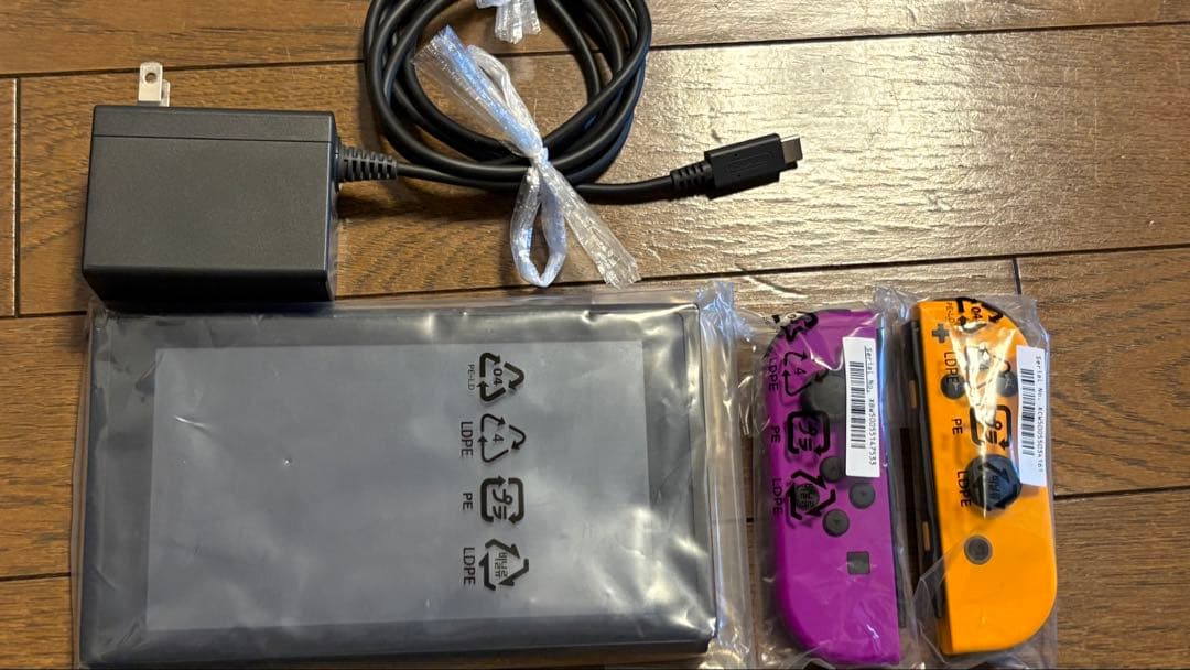 Nintendo Switch (本体、ACアダプター)