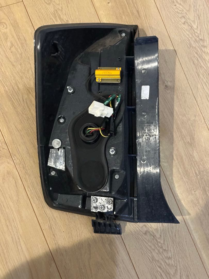 30 プリウス テールランプ レヴィーア