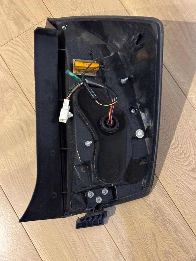 30 プリウス テールランプ レヴィーア