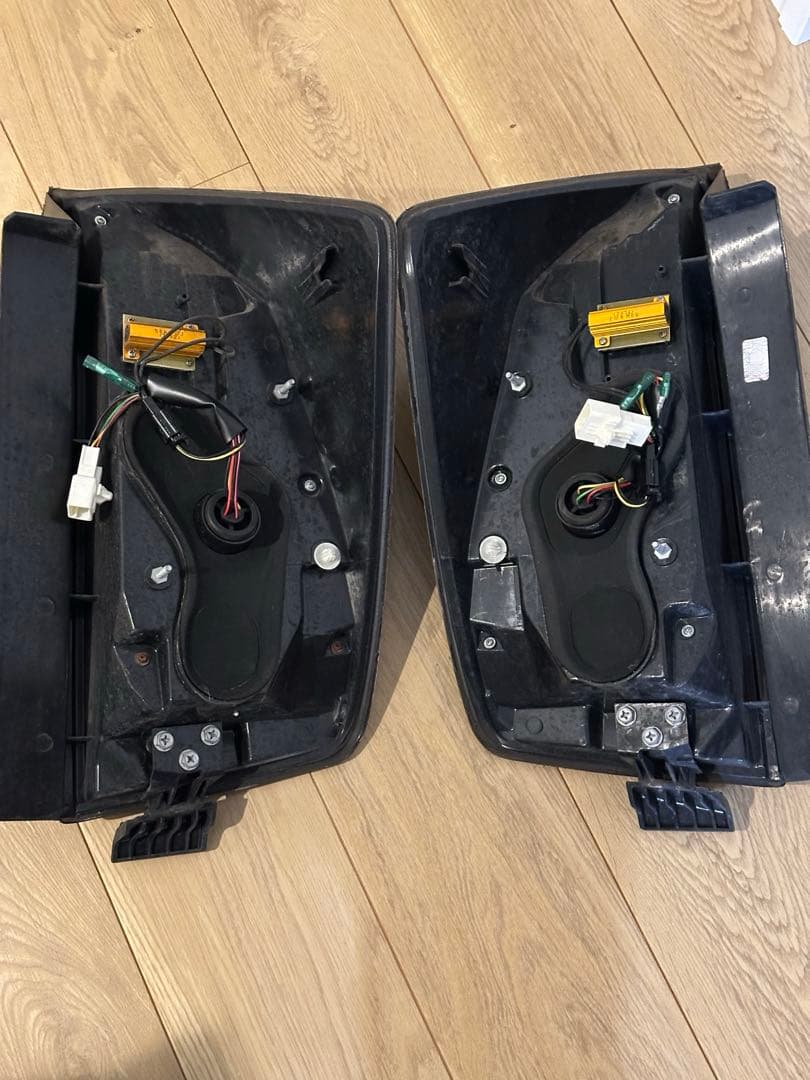 30 プリウス テールランプ レヴィーア