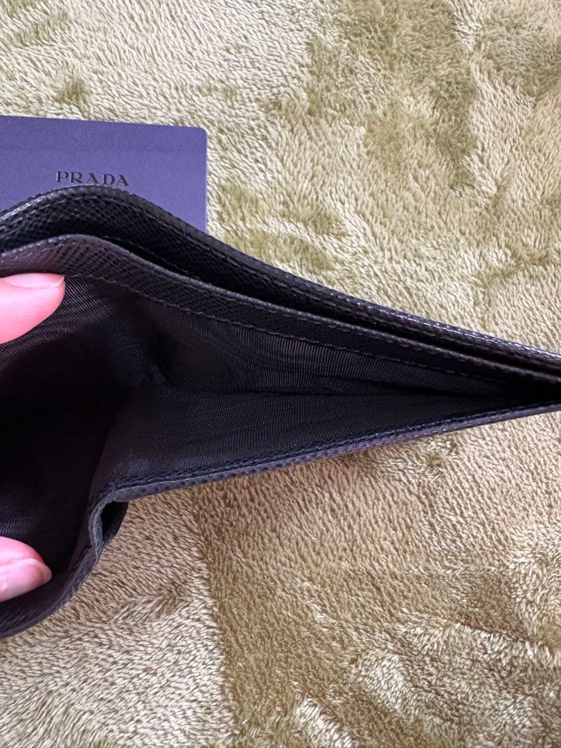 PRADA 黒 二つ折り財布未使用品