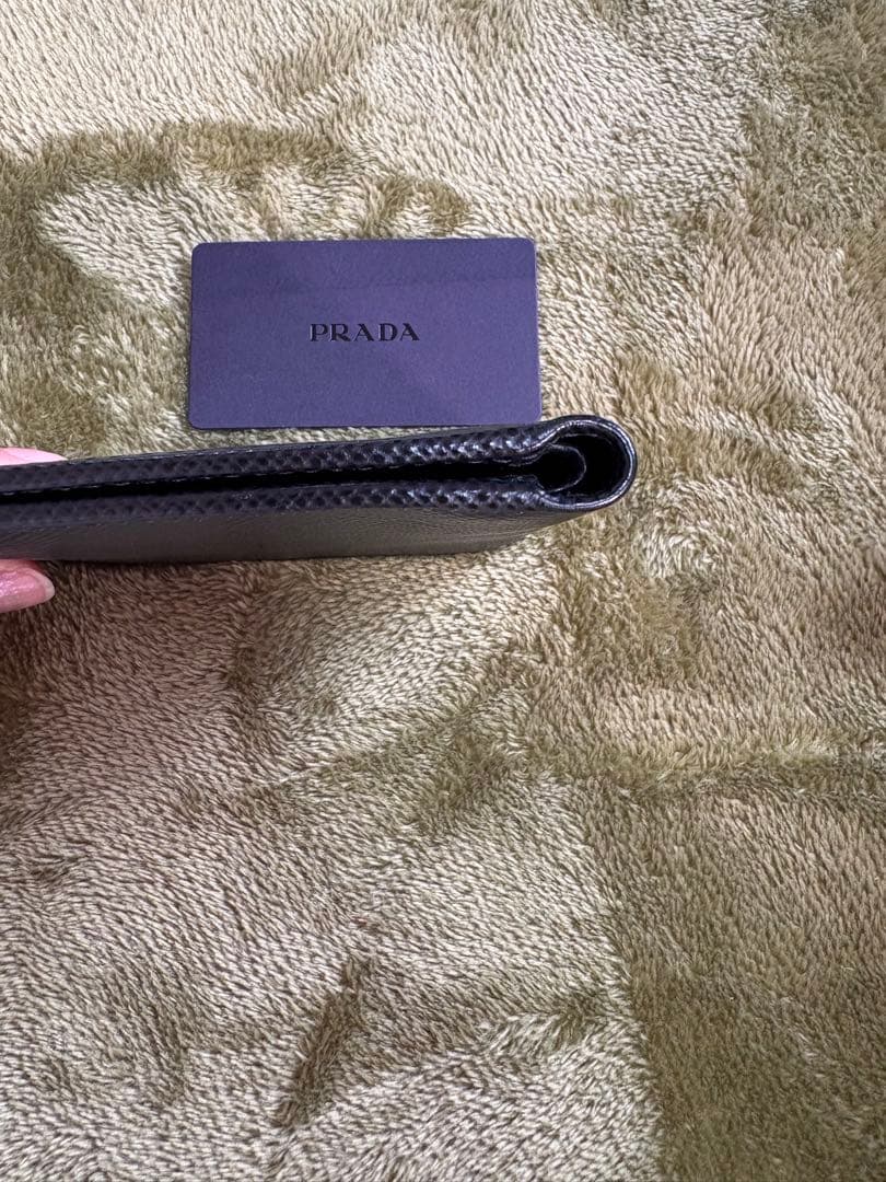 PRADA 黒 二つ折り財布未使用品