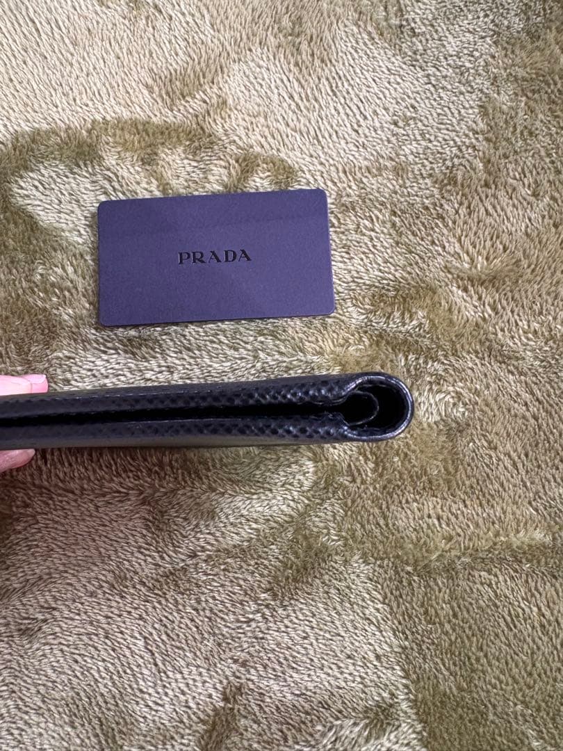 PRADA 黒 二つ折り財布未使用品