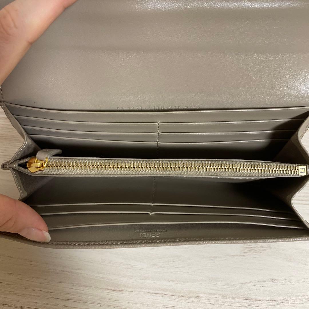 【美品】FENDI エフ イズ フェンディ レザー 二つ折り長財布