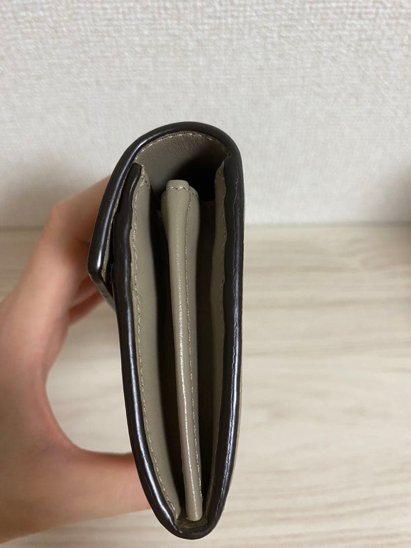 【美品】FENDI エフ イズ フェンディ レザー 二つ折り長財布