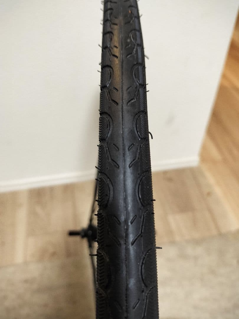 700x25 ブラック 完組ホイール