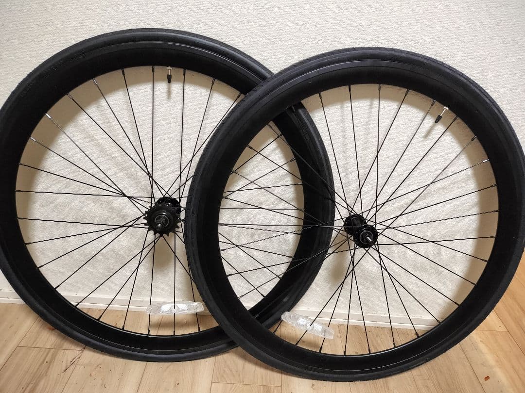 700x25 ブラック 完組ホイール