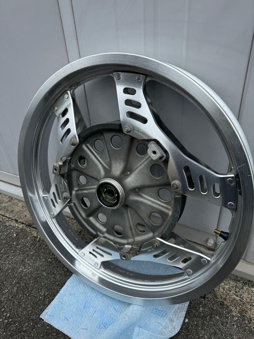 CBX550F フロントホイール