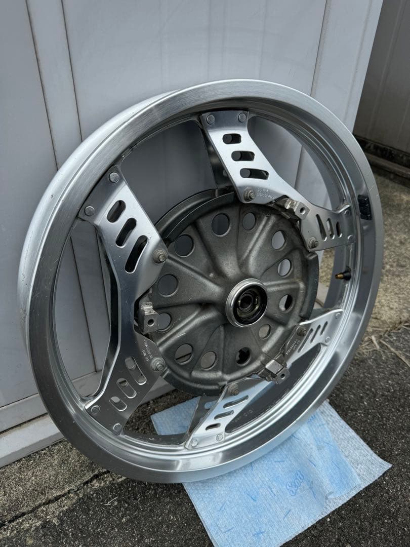 CBX550F フロントホイール