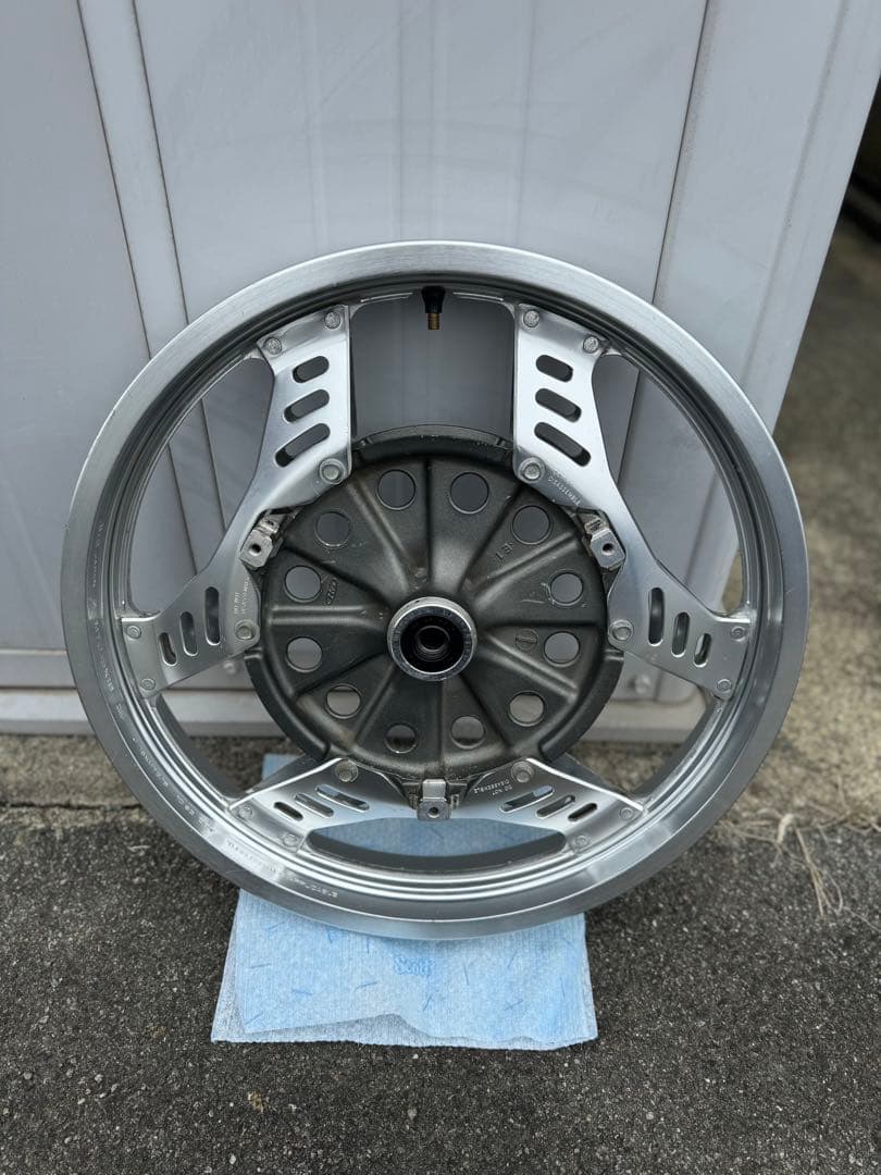 CBX550F フロントホイール