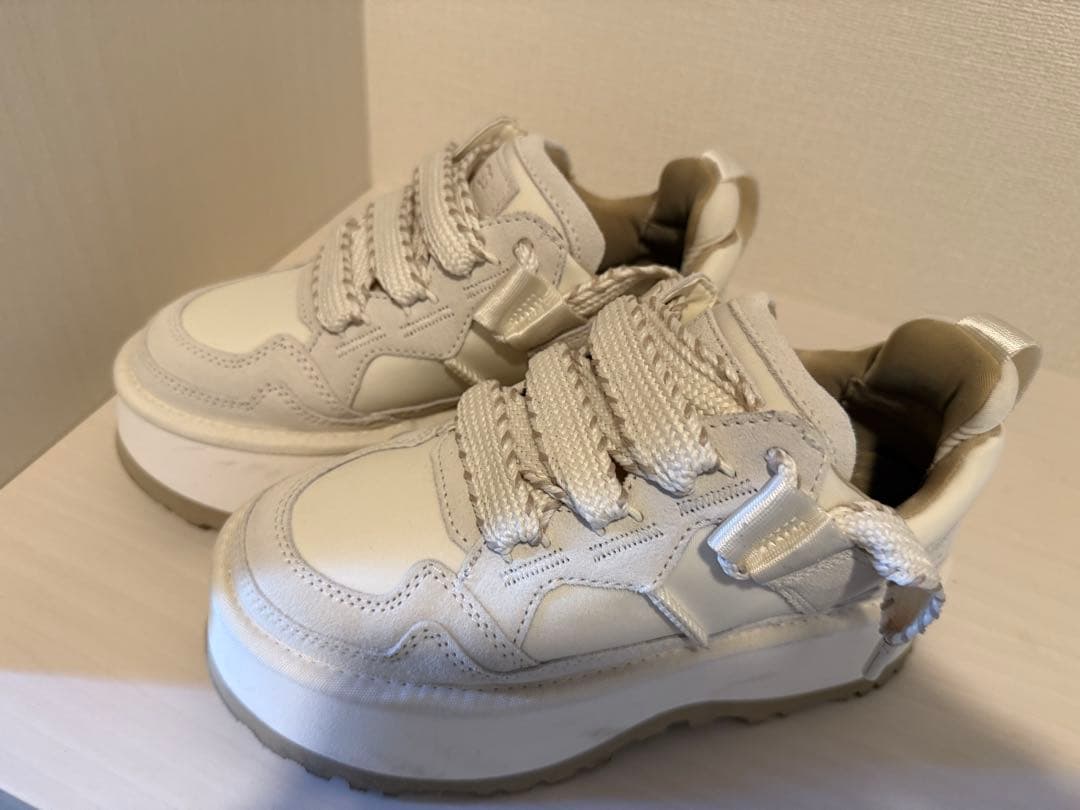 UGG スニーカー　アストロメル　Astromel