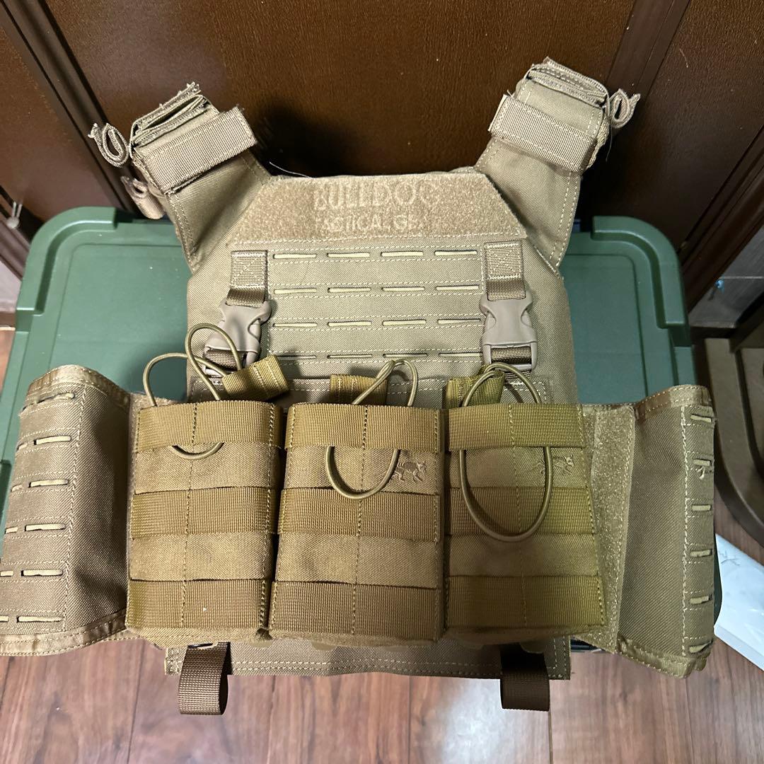 最終値引きですBULLDOGTACTICAL 実物プレートキャリア