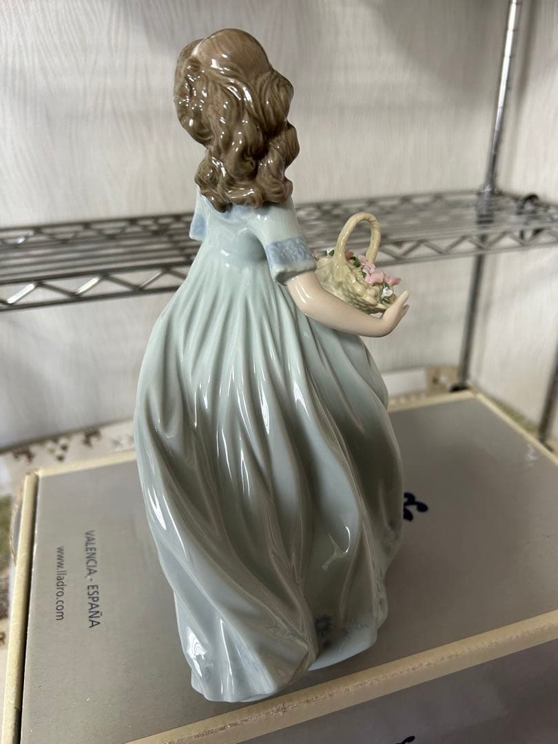 リヤドロLLADRO【超美品・希少】　　　　　　　　　箱入り〘春のお庭に帰って〙