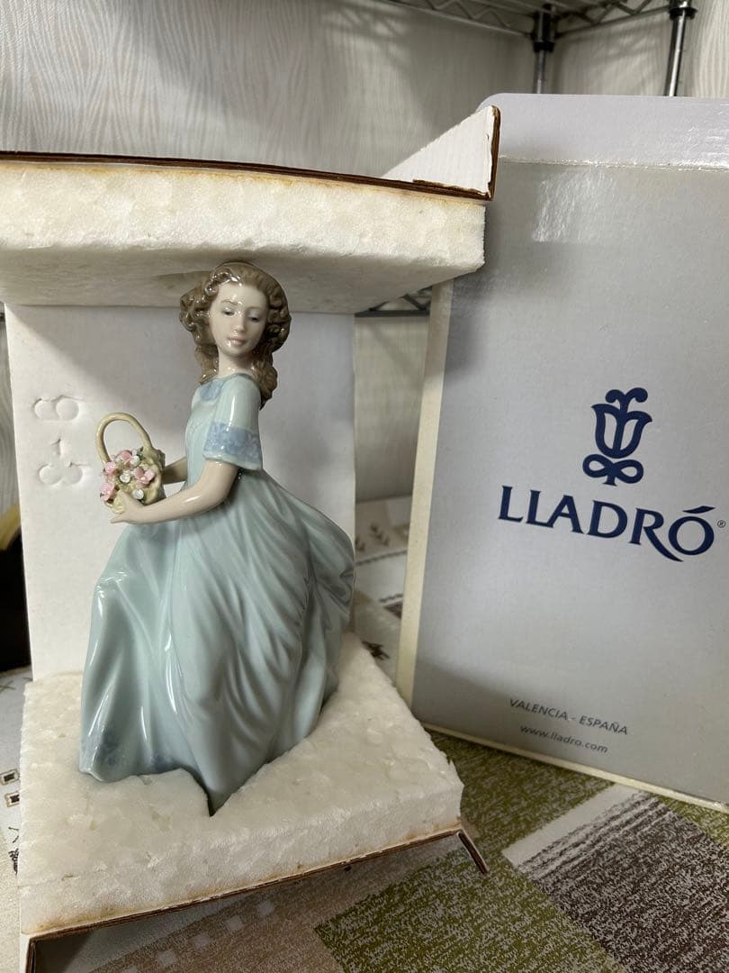 リヤドロLLADRO【超美品・希少】　　　　　　　　　箱入り〘春のお庭に帰って〙