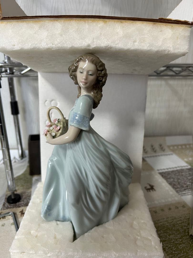 リヤドロLLADRO【超美品・希少】　　　　　　　　　箱入り〘春のお庭に帰って〙