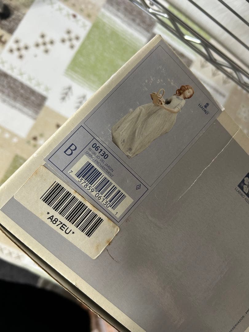 リヤドロLLADRO【超美品・希少】　　　　　　　　　箱入り〘春のお庭に帰って〙