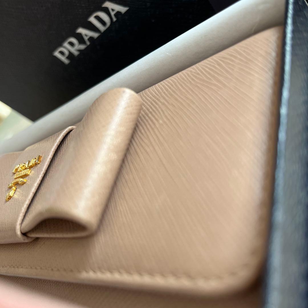 あけみ♡ PRADA リボン付き長財布 ベージュ