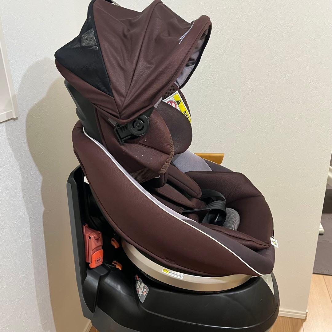 Combi コンビ　ネルーム　車　チャイルドシート ブラウン　nc470 回転