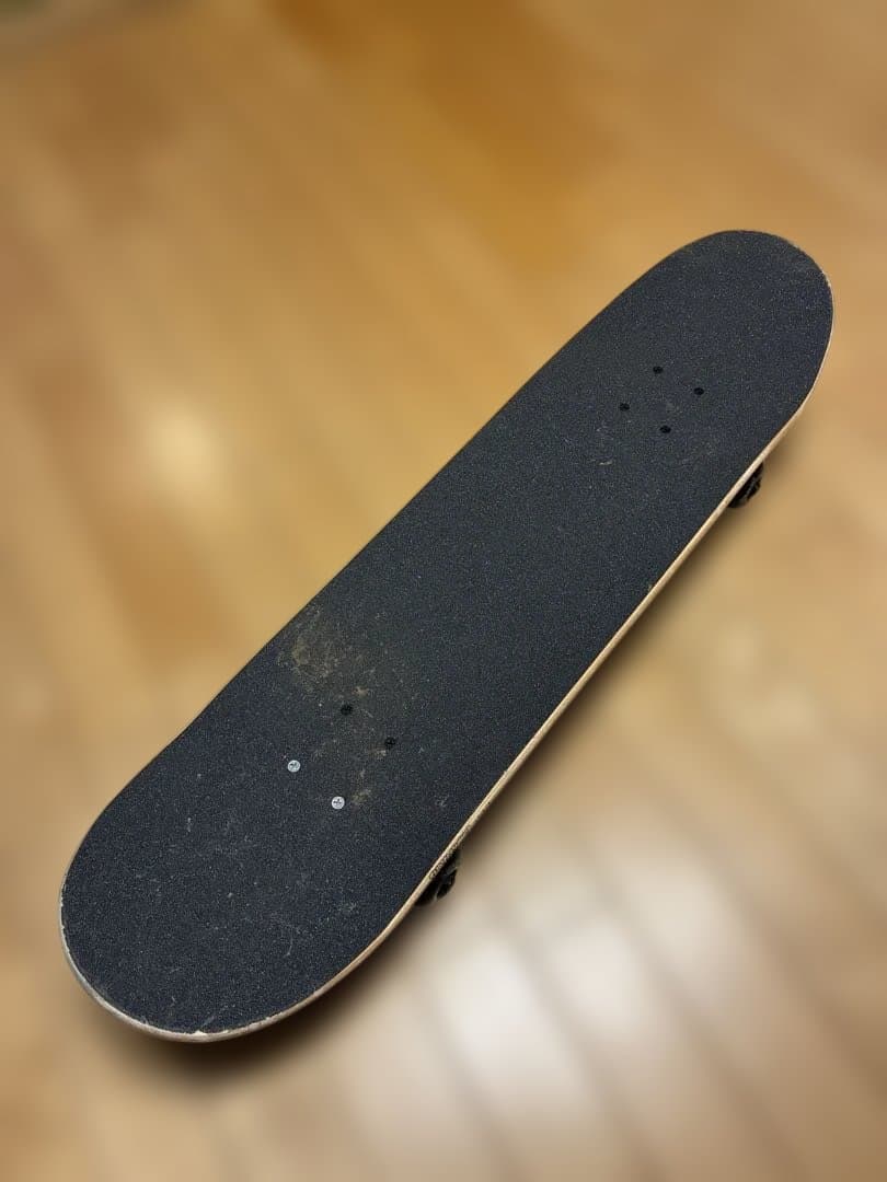 THREE WEATHER スケボーセット　ヘルメット　ニープロテクター