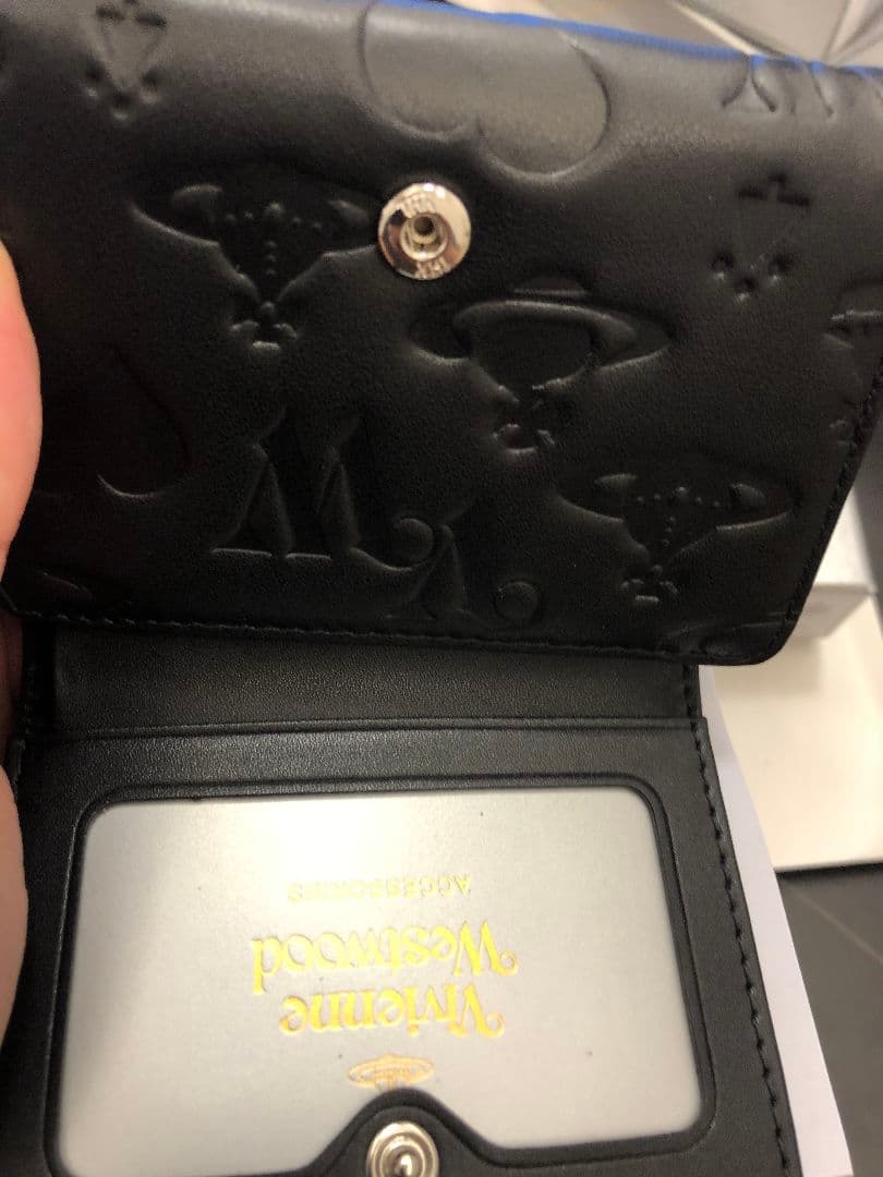 Vivienne Westwoodブラック エンボス 三つ折り財布