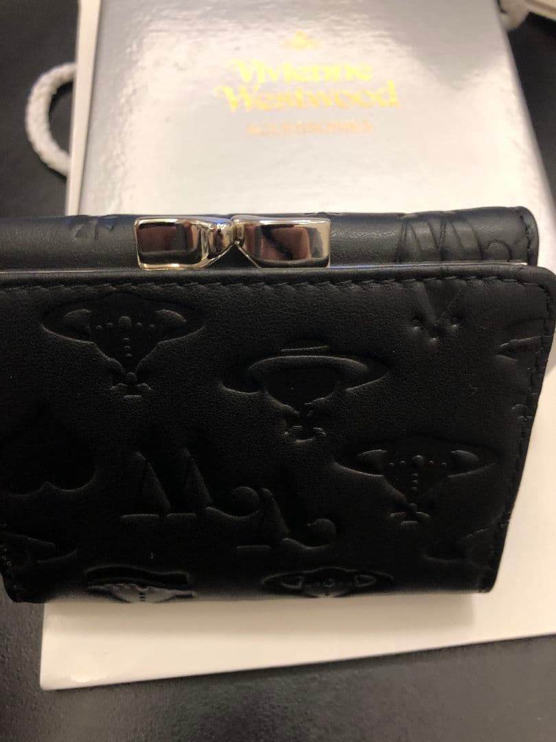 Vivienne Westwoodブラック エンボス 三つ折り財布