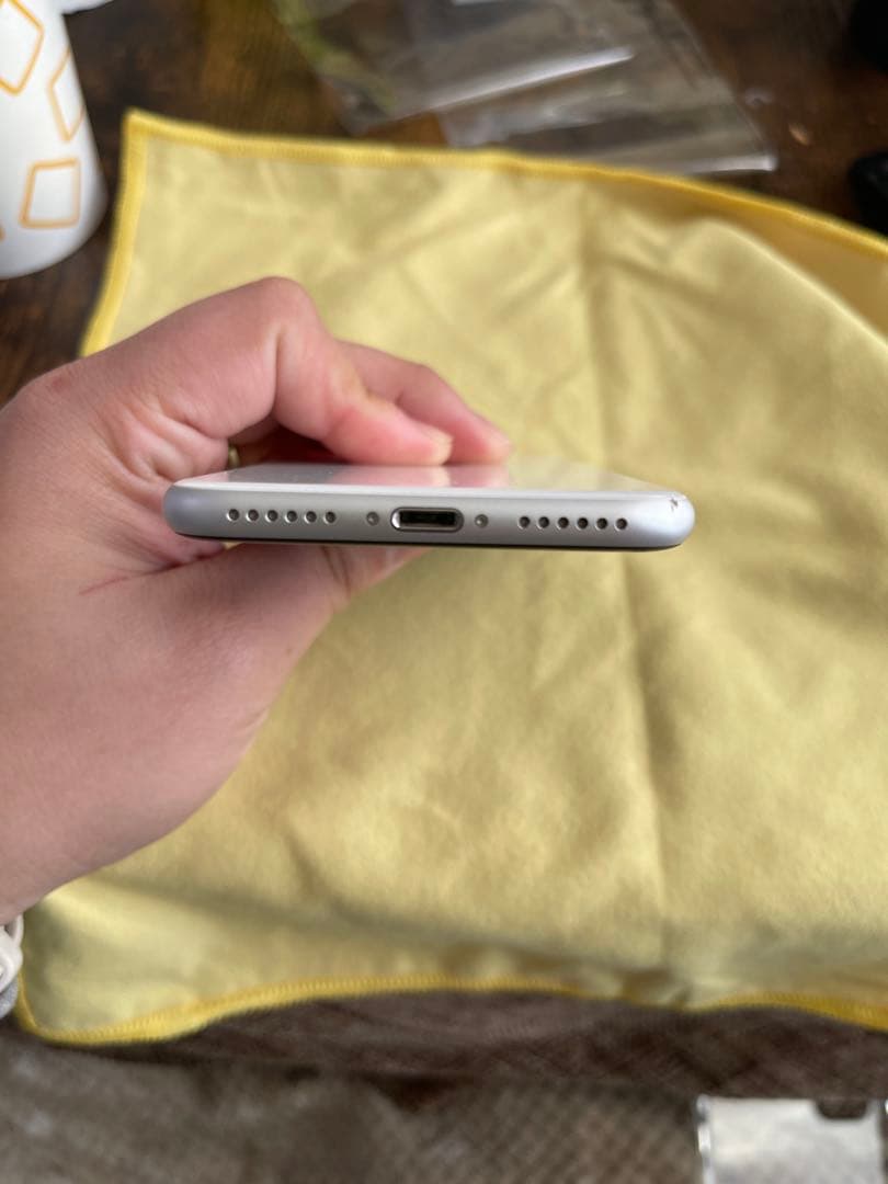 iPhone SE2 第2世代 64GB ホワイト