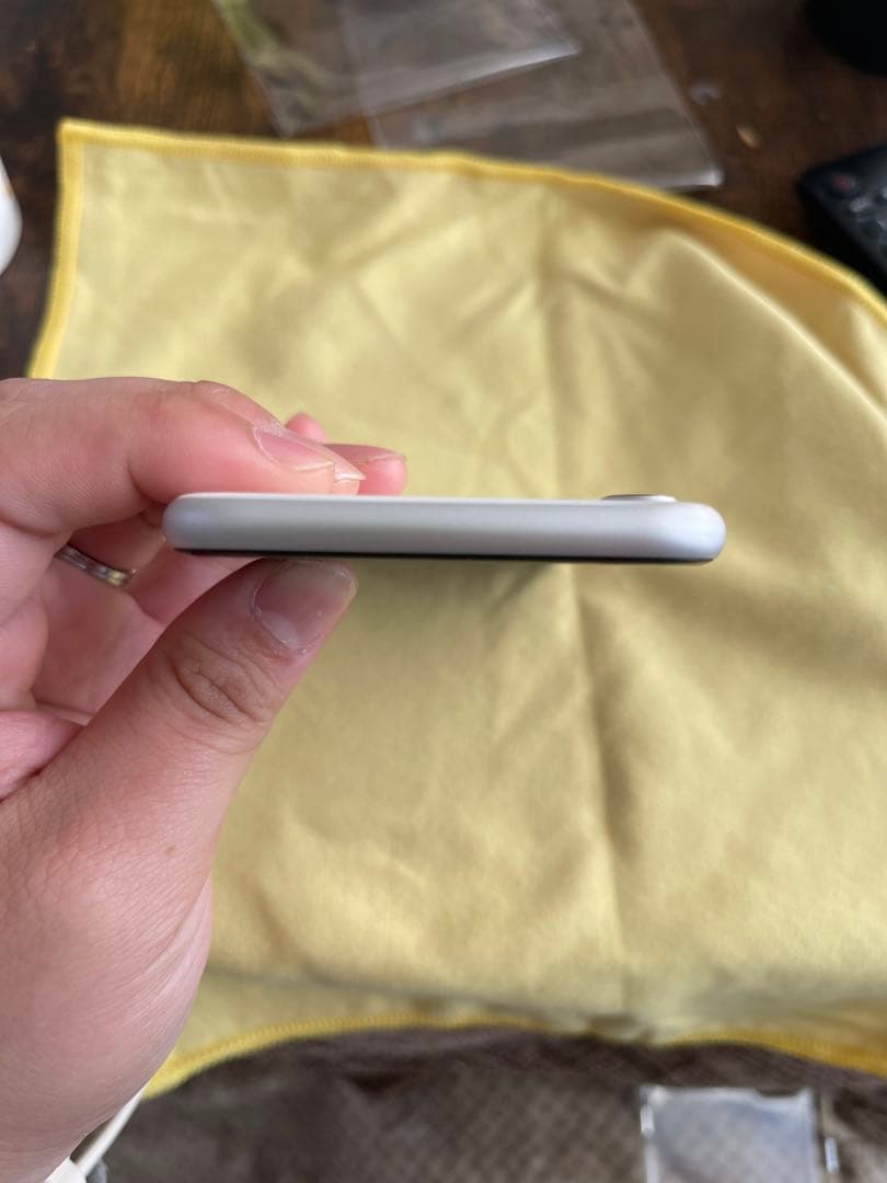 iPhone SE2 第2世代 64GB ホワイト