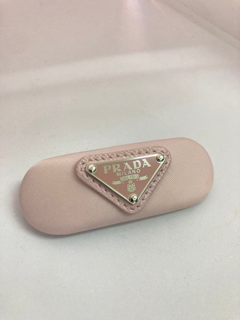 PRADA　プラダ ヘアクリップ 三角プレート ナイロン バレッタ