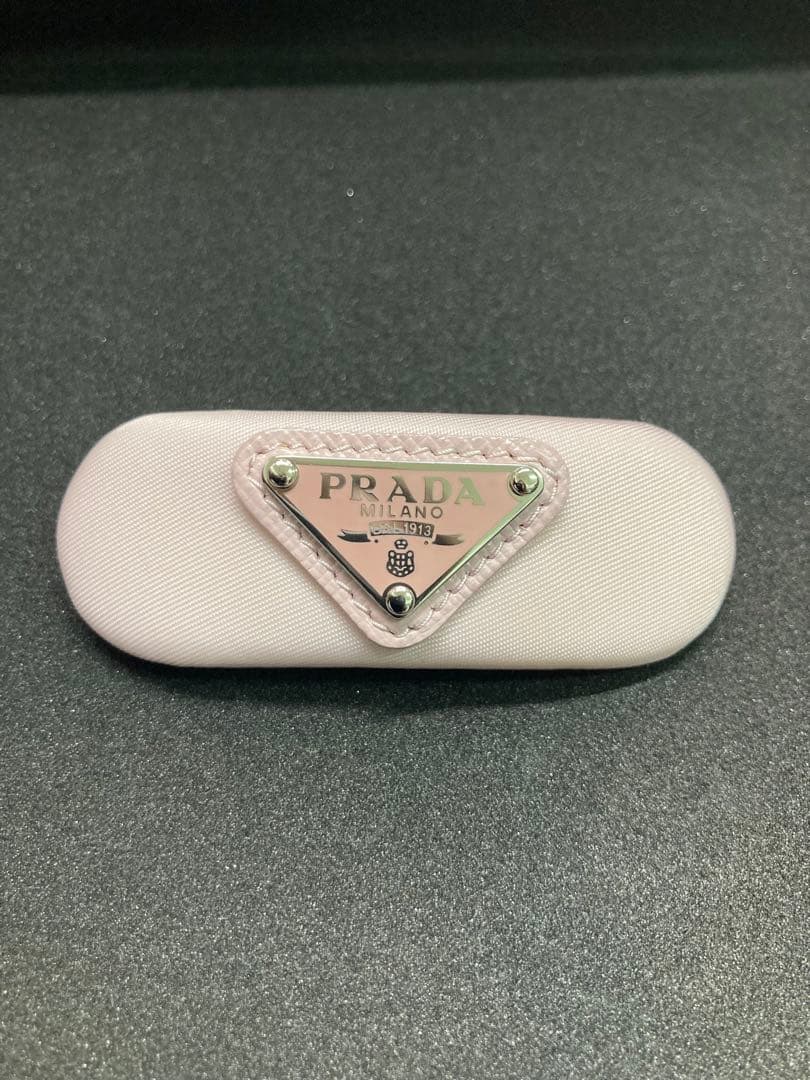 PRADA　プラダ ヘアクリップ 三角プレート ナイロン バレッタ