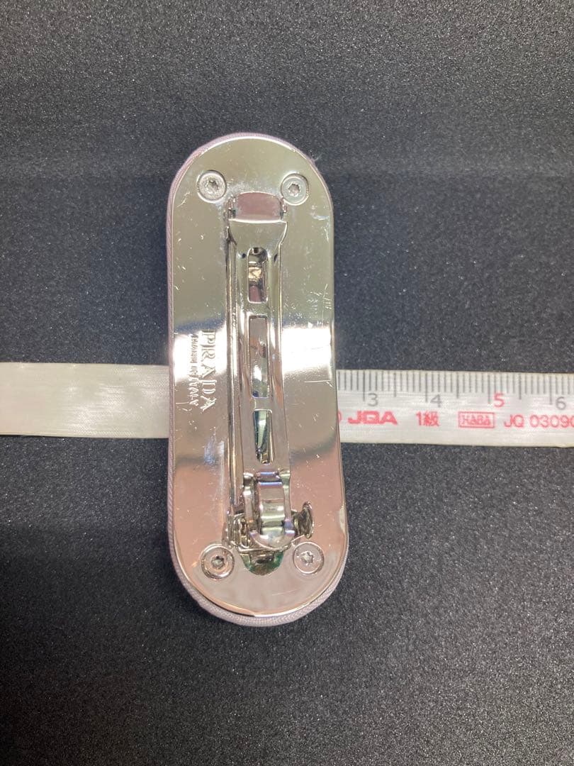 PRADA　プラダ ヘアクリップ 三角プレート ナイロン バレッタ