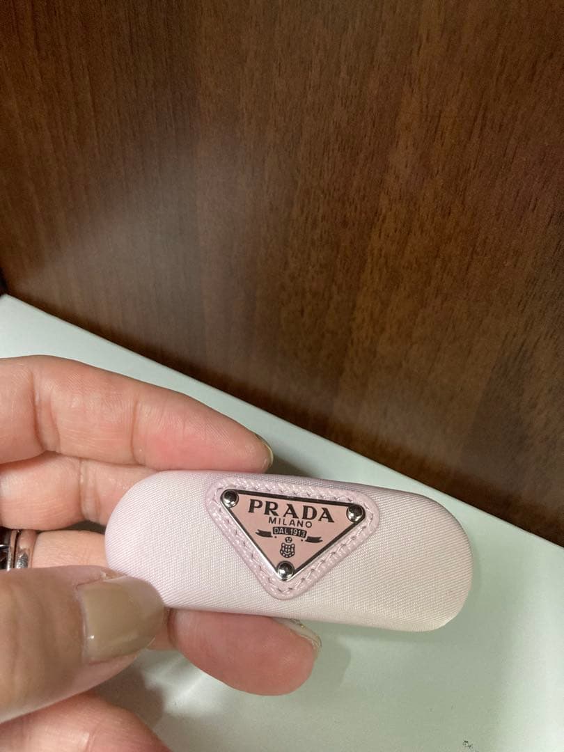 PRADA　プラダ ヘアクリップ 三角プレート ナイロン バレッタ