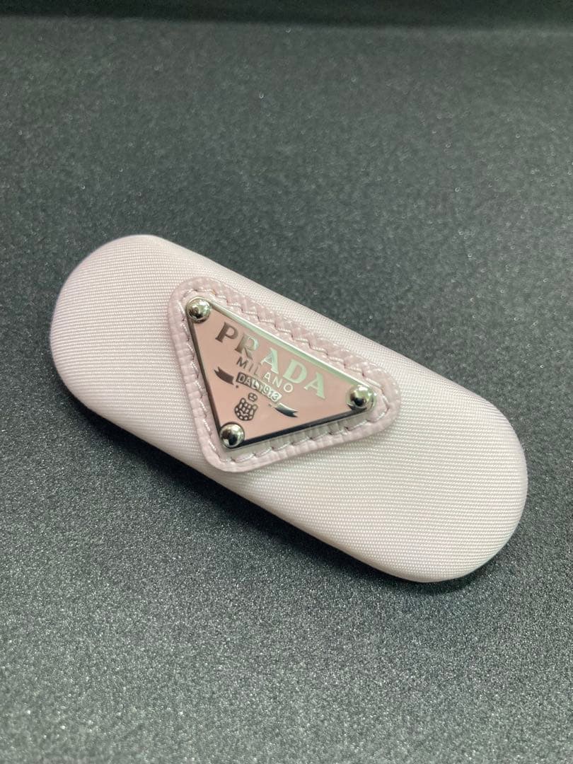 PRADA　プラダ ヘアクリップ 三角プレート ナイロン バレッタ