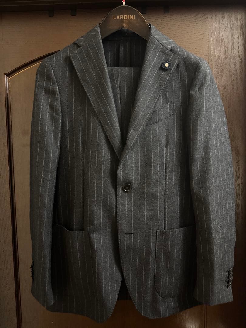 LARDINI ストライプスーツ ダークグレー