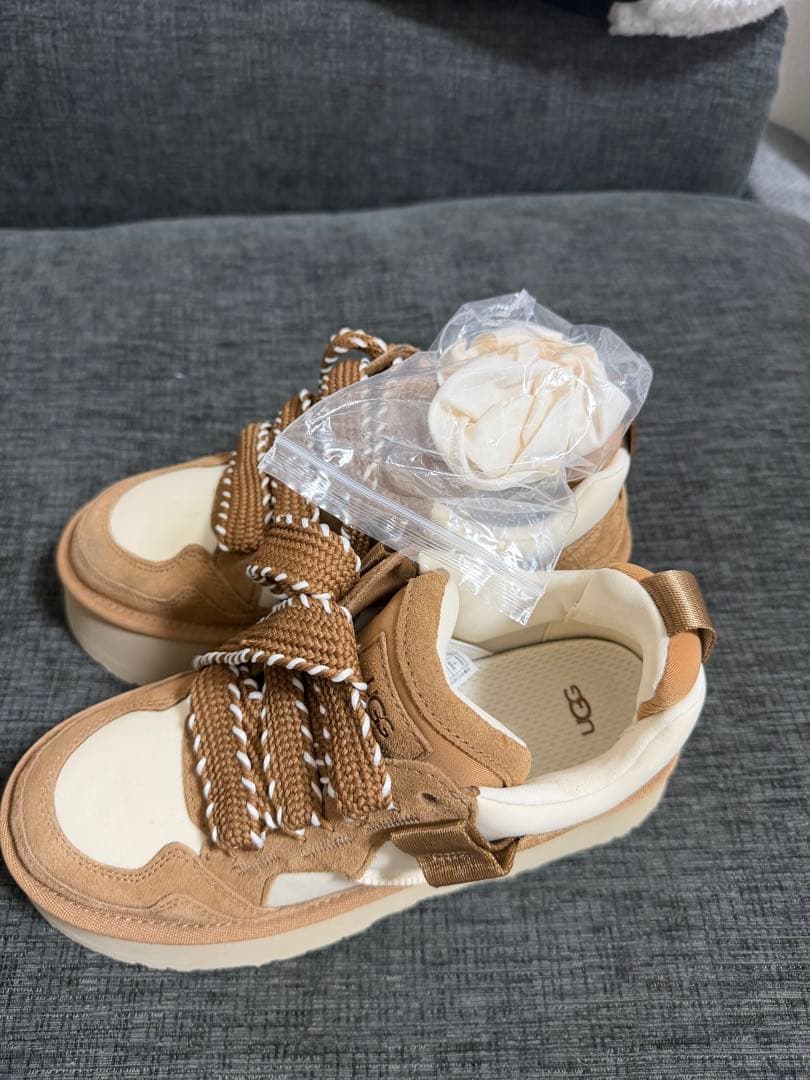 UGG 厚底スニーカー Astromel 新品未使用 ムートン　アグ　24.0