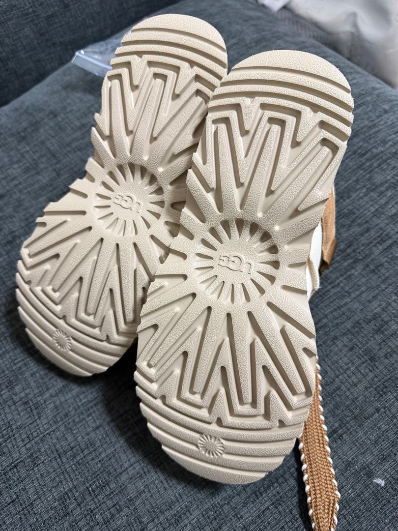 UGG 厚底スニーカー Astromel 新品未使用 ムートン　アグ　24.0