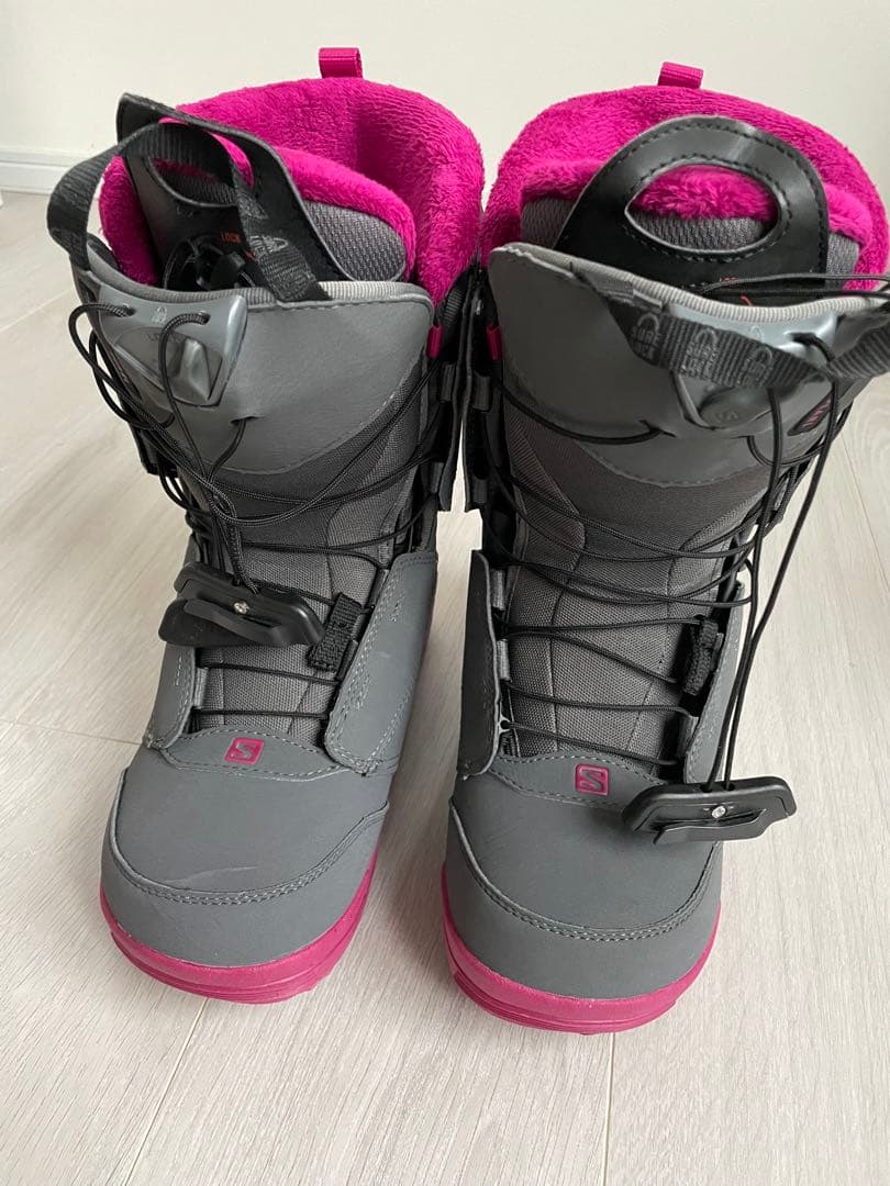 SALOMON 女性用スノーボードブーツ グレー/ピンク