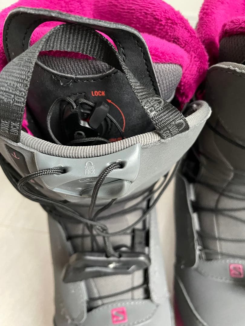 SALOMON 女性用スノーボードブーツ グレー/ピンク