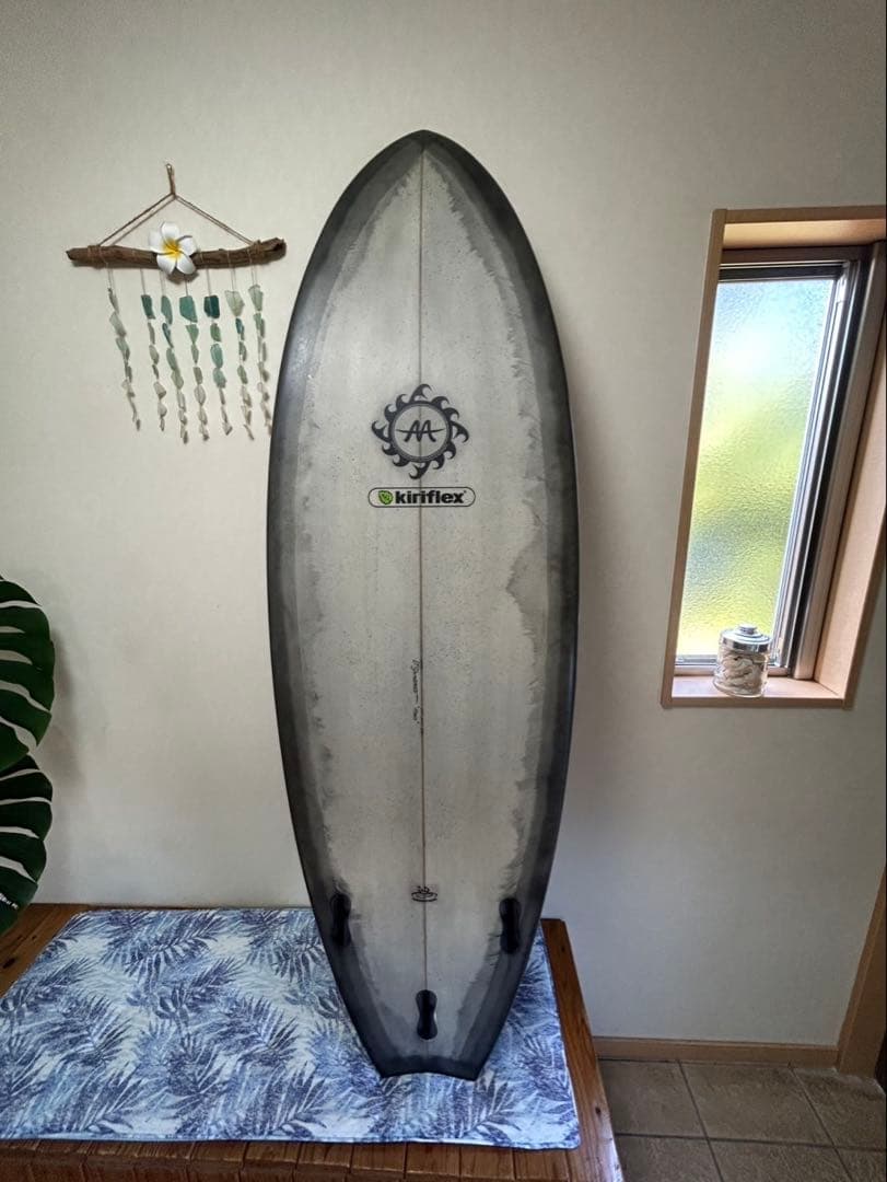 モアナロロサーフボード　5.7 　EPS