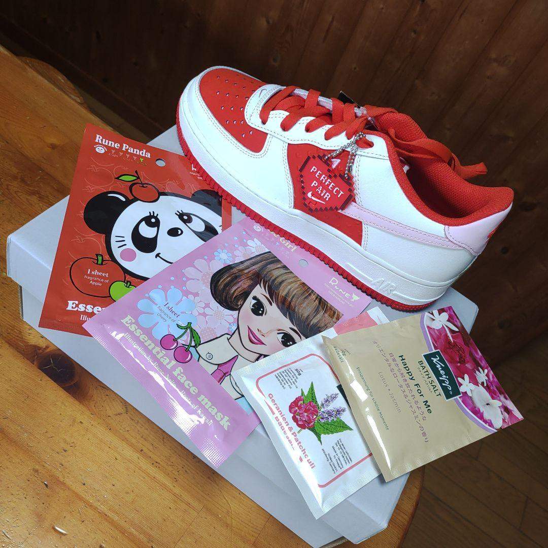 Nike Air Force 1 赤/白 スニーカー　ハート柄　24.5　新品