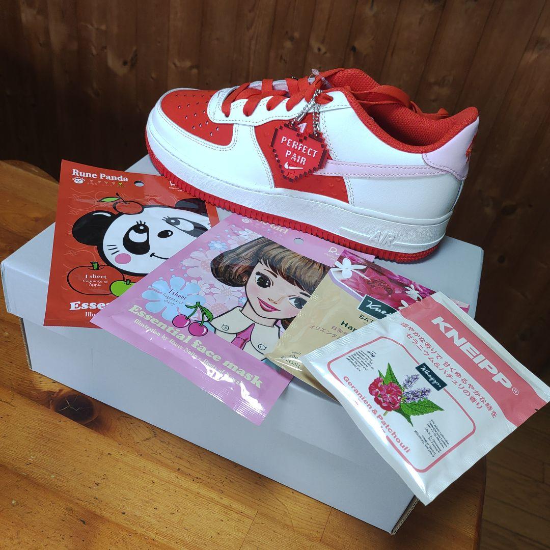 Nike Air Force 1 赤/白 スニーカー　ハート柄　24.5　新品