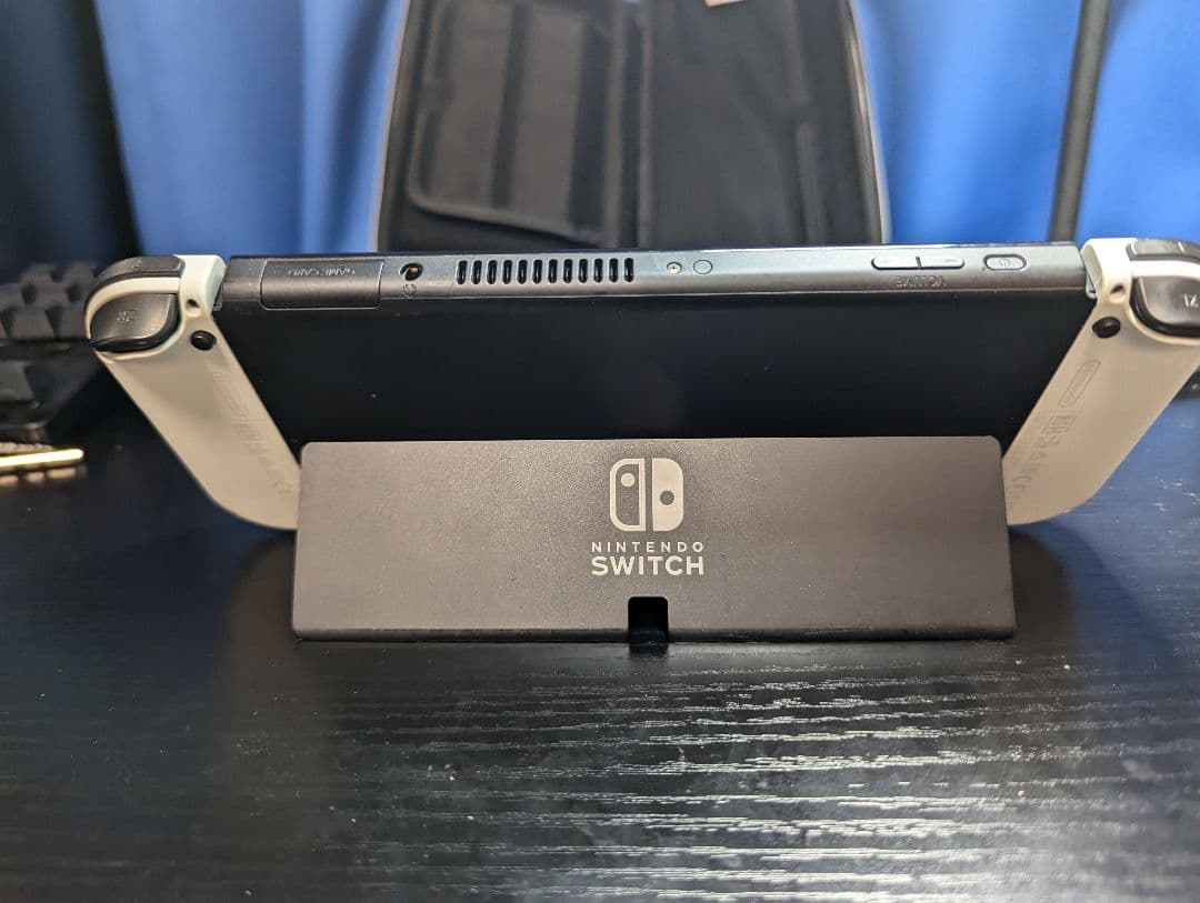 Switch本体 ＋ （カセット.ケース.充電器.ドック.コントローラー付）