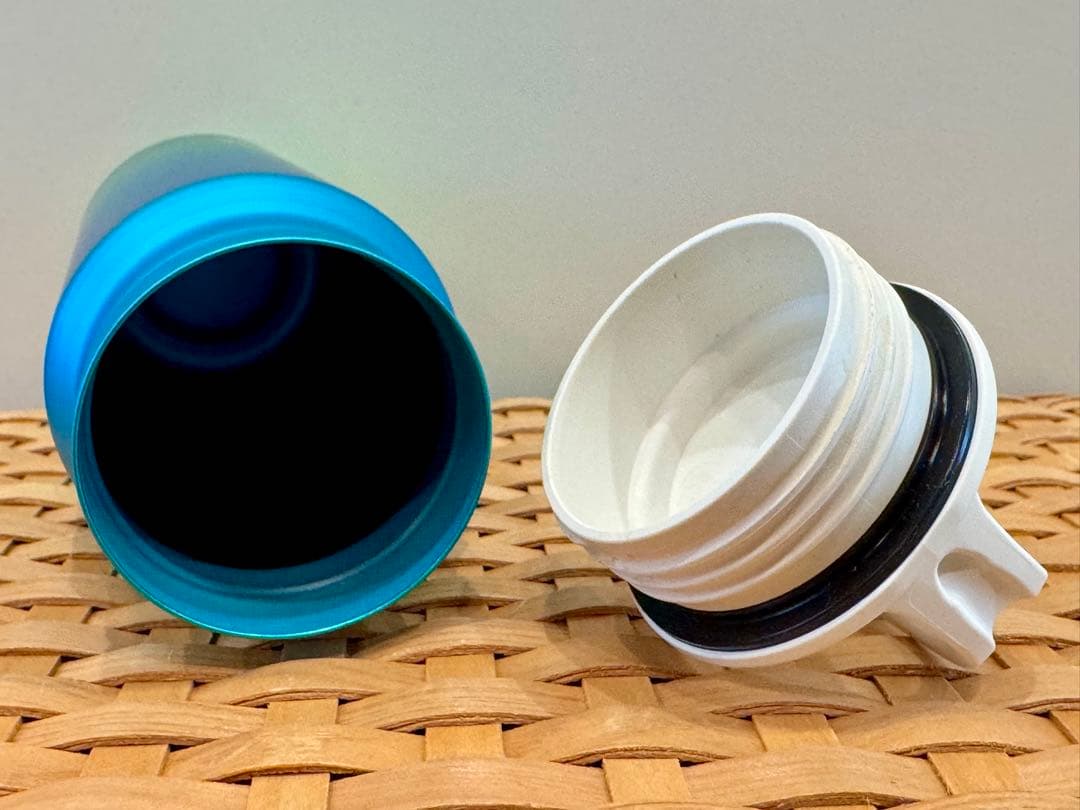 新品 未使用  peak チタン水筒 600ml オーロラボトル