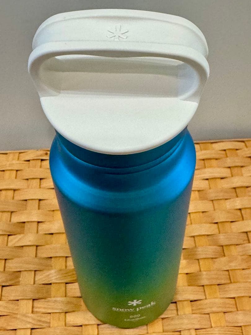 新品 未使用  peak チタン水筒 600ml オーロラボトル