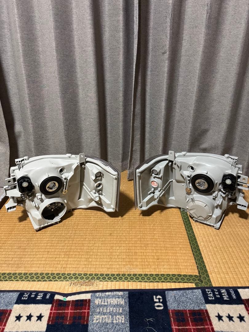 年末最終ハイエースバン3型用　社外ヘッドライトユニット左右　純正HID用　送料込