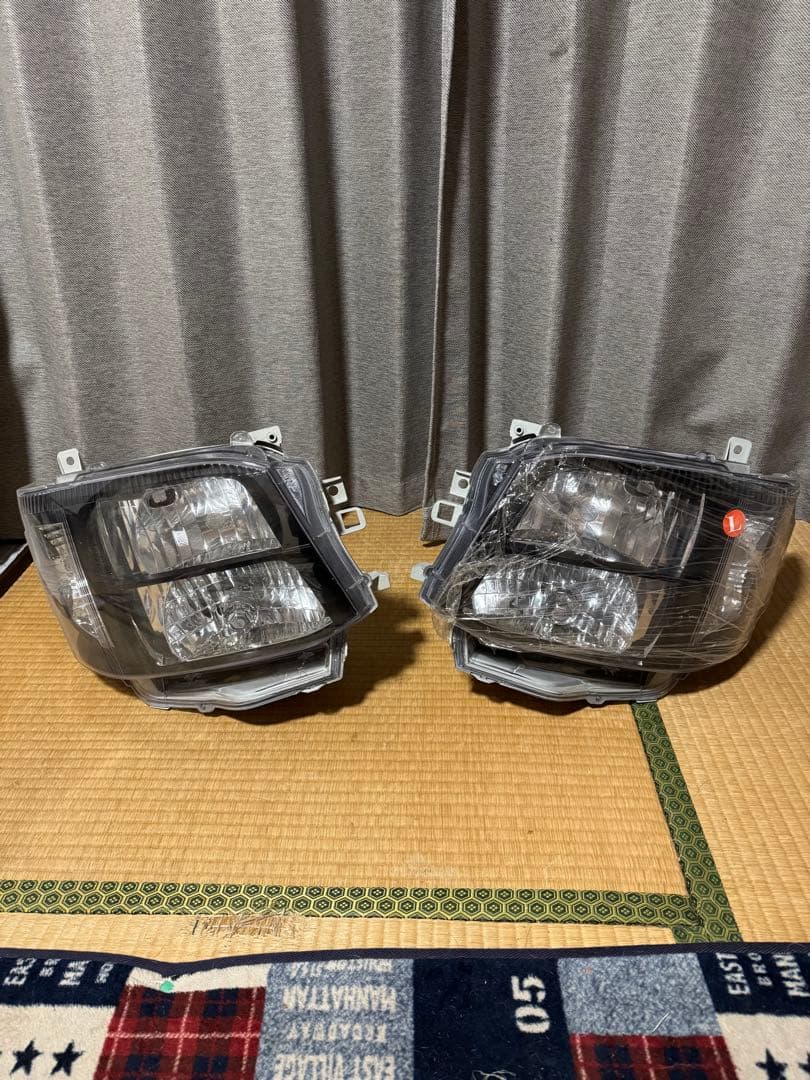 年末最終ハイエースバン3型用　社外ヘッドライトユニット左右　純正HID用　送料込